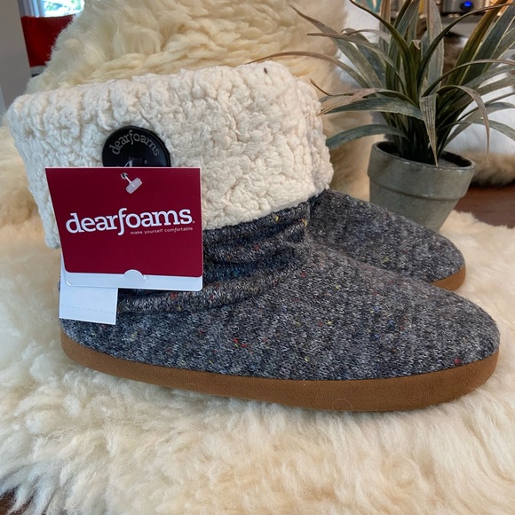 🦋 2/$20 Dearfoams knit bootie style slippers - Picture 2 of 9